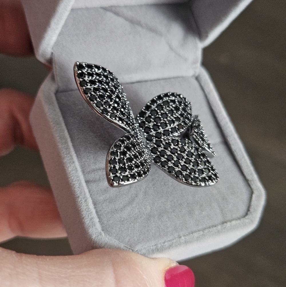 NEW Black Crystalled Floral Ring - Picture 10 of 11